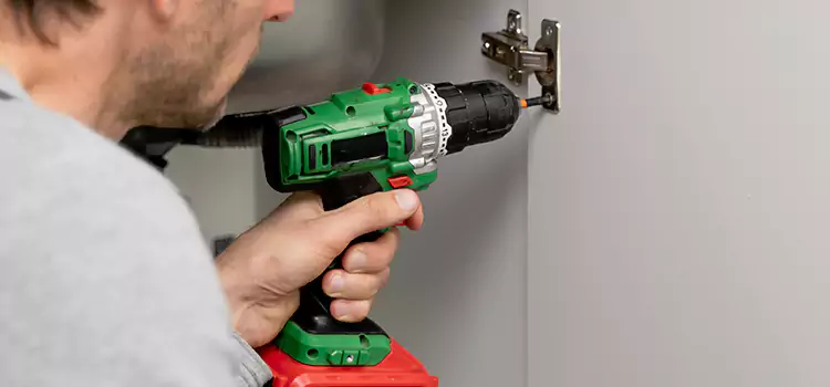 Commercial Door Hinge Repair Sainte-Julie