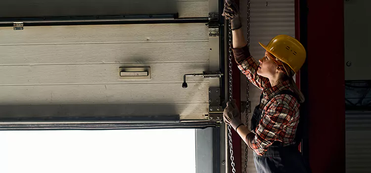 Addressing Common Garage Door Stoppage Issues in Sainte-Julie, QC